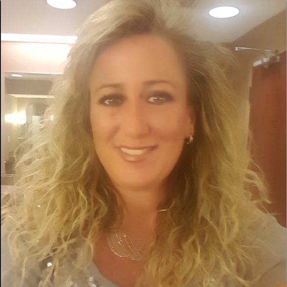 Meet your Posher, Kristen - Picture 1 of 1